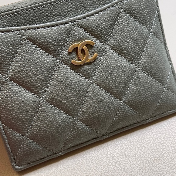 Authentic Chanel CC green calfskin gold tone metal wallet cardholder with zip - Picture 2 of 12